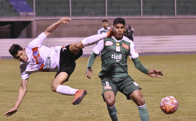 Màn giao tranh đỉnh cao Nacional Potosi vs Oriente Petrolero