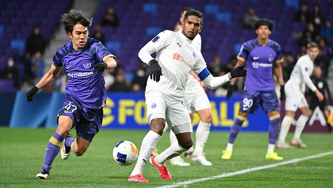 Màn đụng độ gay cấn Okayama vs Sanfrecce Hiroshima