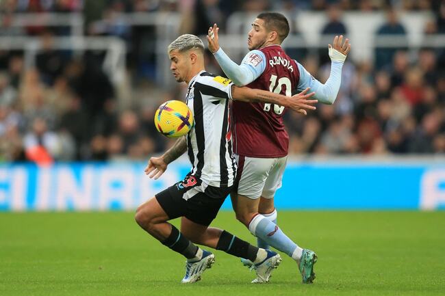 Màn đụng độ gay cấn Aston Villa vs Newcastle United