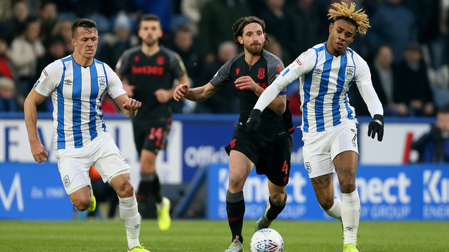 Màn đụng độ gay cấn Cardiff City vs Cheltenham Town