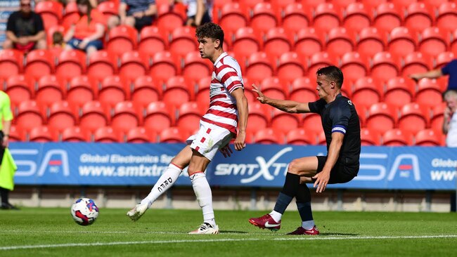 Màn đụng độ gay cấn Huddersfield Town vs Doncaster Rovers